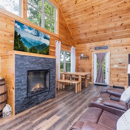 Fully Loaded Cabin In Heart Of Pigeon Forge Ngoại thất bức ảnh