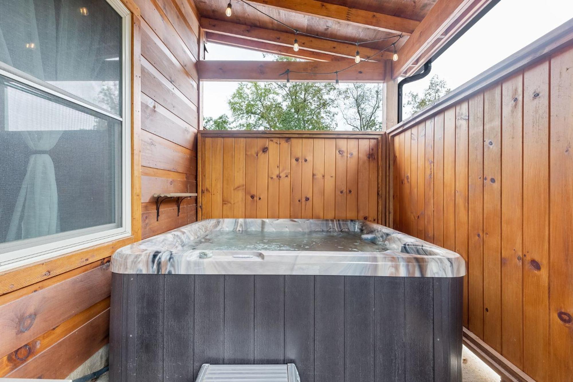 Fully Loaded Cabin In Heart Of Pigeon Forge Ngoại thất bức ảnh