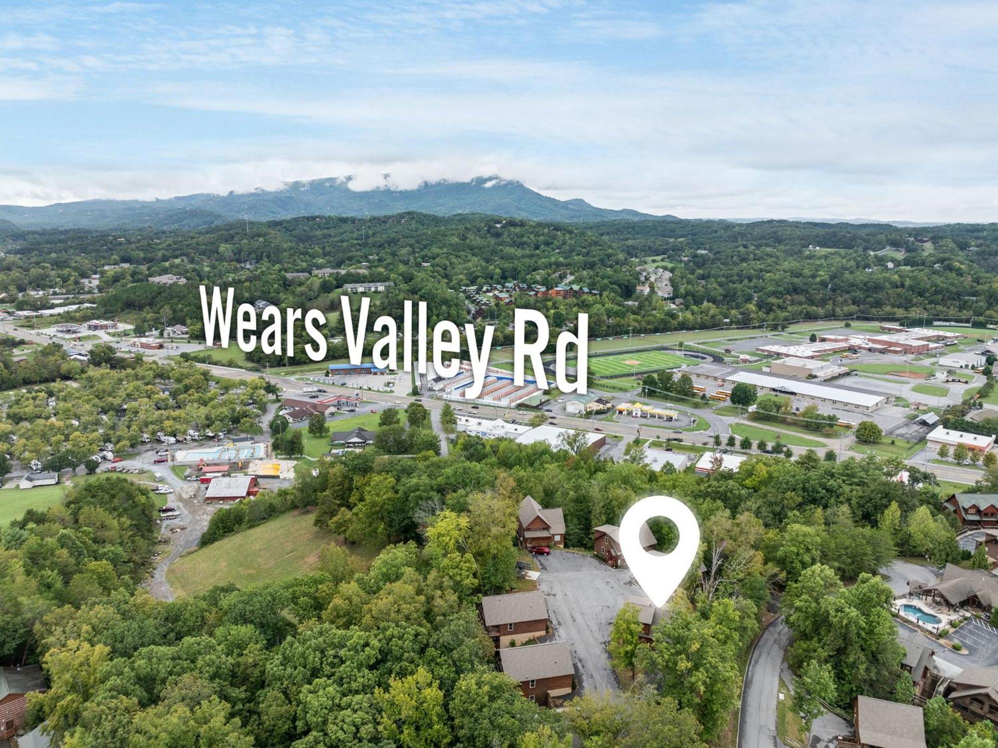 Fully Loaded Cabin In Heart Of Pigeon Forge Ngoại thất bức ảnh
